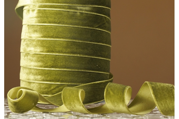 Стрічка оксамитова (велюр) 2,5 см, жовто-зелений (№C56) (1 рулон) (45м) Стрічка оксамитова (велюр) 2,5 см, жовто-зелений (№C56) (1 рулон) (45м)