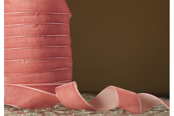 Стрічка оксамитова (велюр) 2,5 см, персиковий (№C76) (1 рулон) (45м) Стрічка оксамитова (велюр) 2,5 см, персиковий (№C76) (1 рулон) (45м)