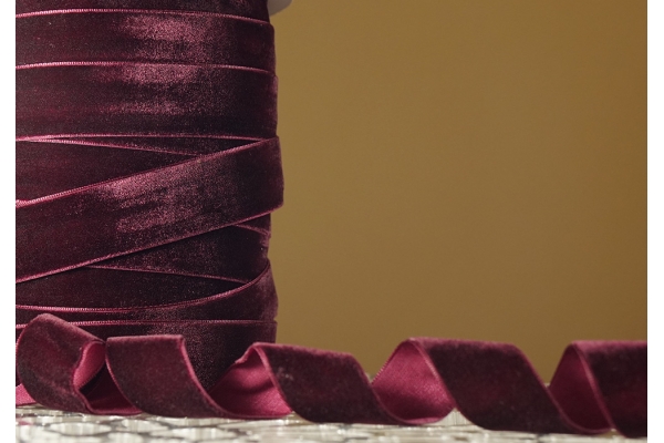 Стрічка оксамитова (велюр) 2,5 см, бордовий (№C83) (1 рулон) (45м) Стрічка оксамитова (велюр) 2,5 см, бордовий (№C83) (1 рулон) (45м)