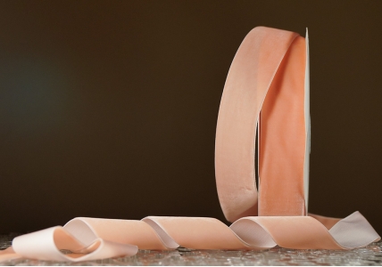 Стрічка оксамитова (велюр) 4,0 см, персиковий (№C09) (1 рулон) (27м) Стрічка оксамитова (велюр) 4,0 см, персиковий (№C09) (1 рулон) (27м)